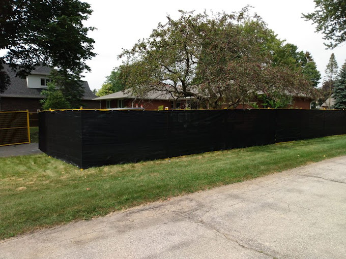 Lennex offers a variety of temporary fences for sale!